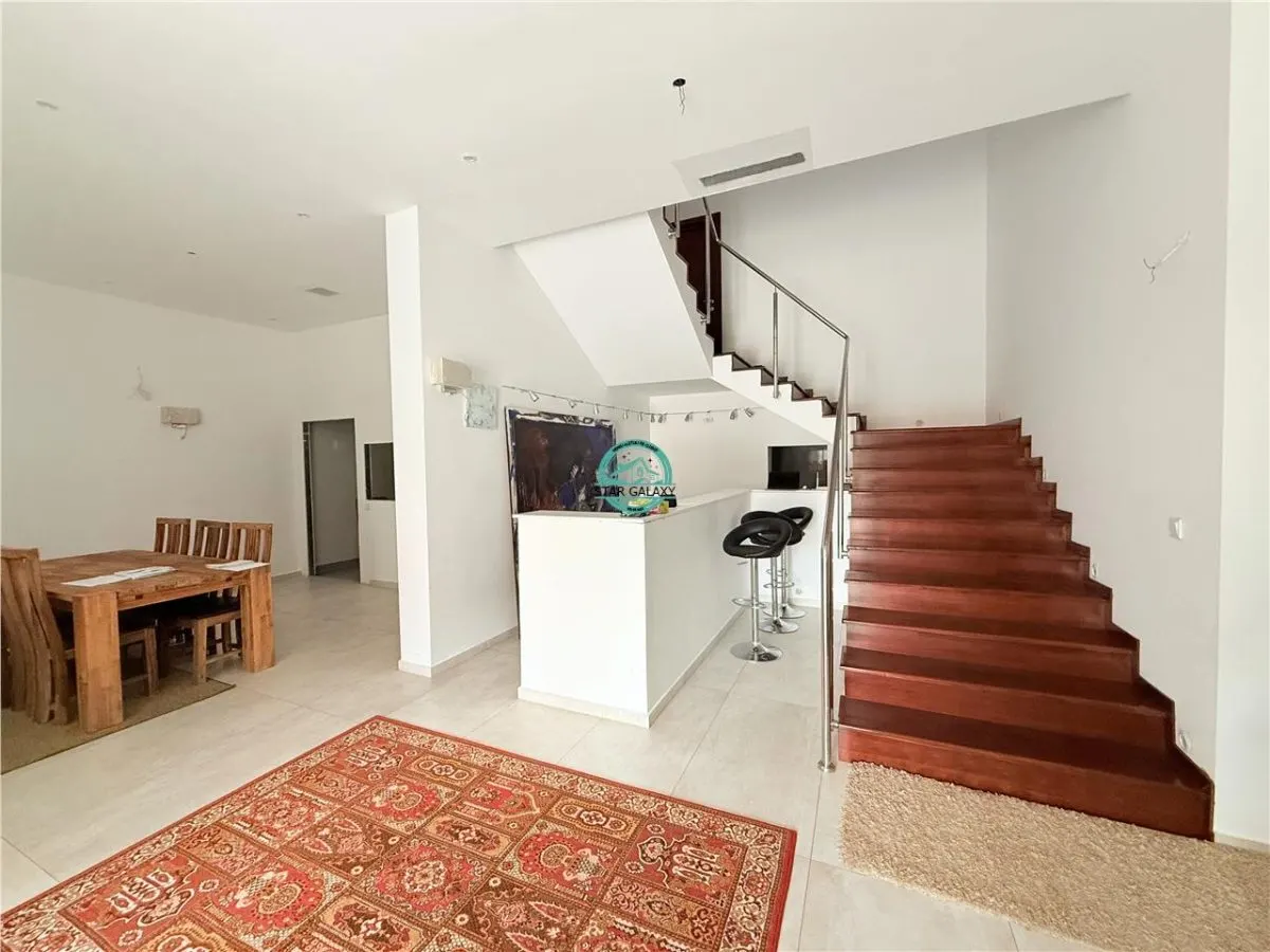Vand casa cu 4 camere in zona semicentrala, 340mp utili si teren 510mp - foto 11