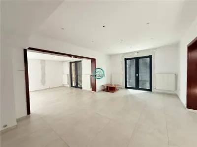 Vand casa cu 4 camere in zona semicentrala, 340mp utili si teren 510mp - foto 12