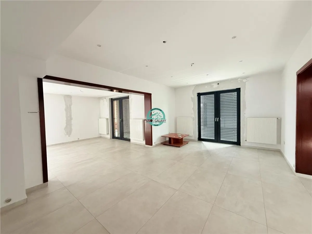 Vand casa cu 4 camere in zona semicentrala, 340mp utili si teren 510mp - foto 12