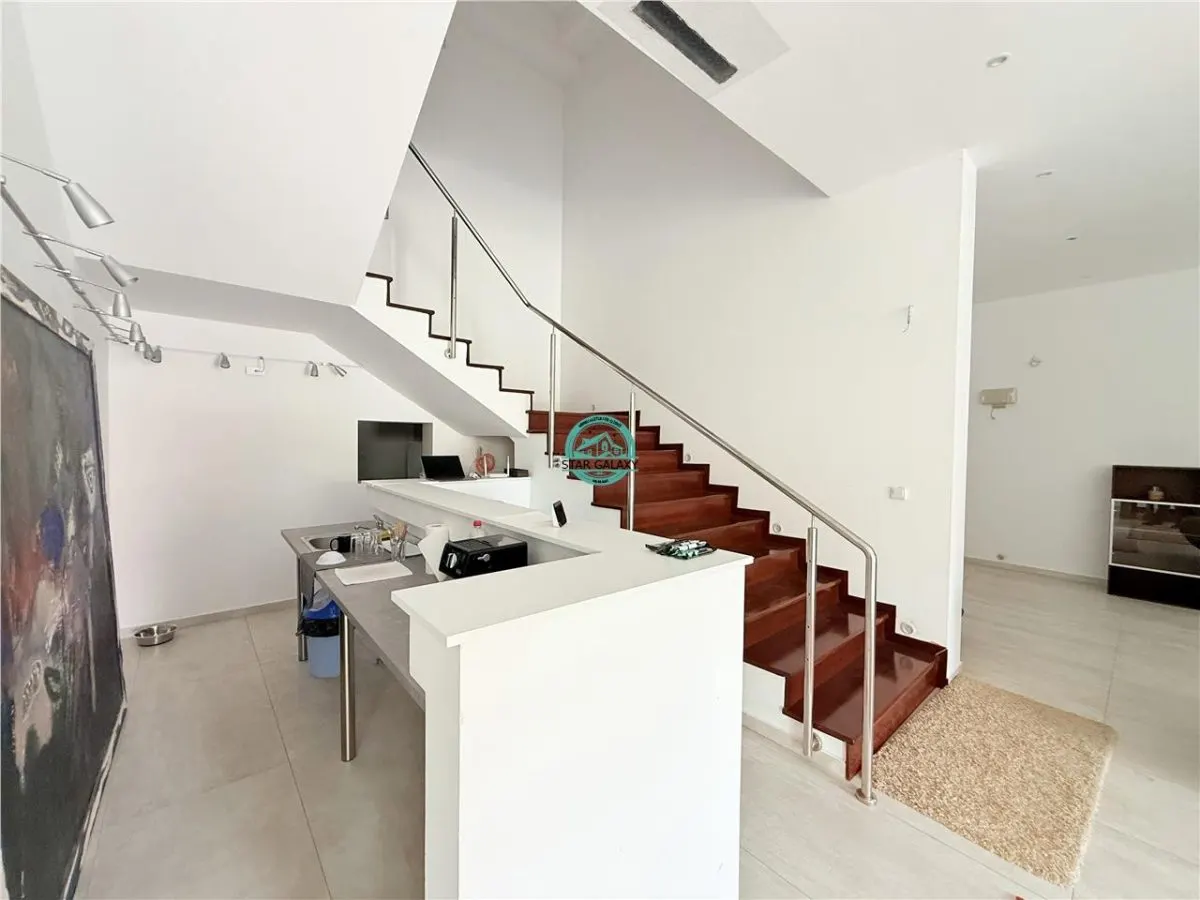 Vand casa cu 4 camere in zona semicentrala, 340mp utili si teren 510mp - foto 14