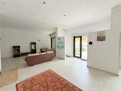Vand casa cu 4 camere in zona semicentrala, 340mp utili si teren 510mp - foto 16
