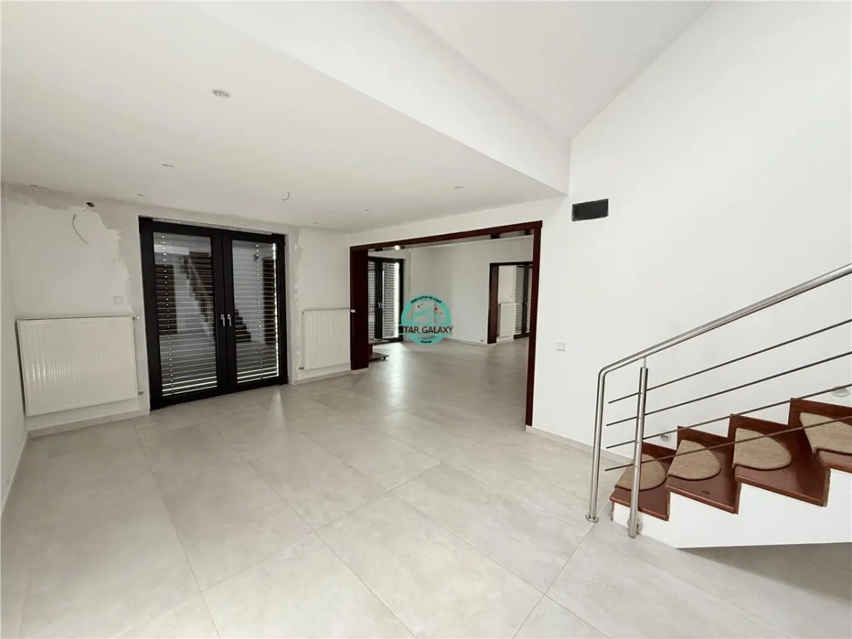 Vand casa cu 4 camere in zona semicentrala, 340mp utili si teren 510mp - foto 21