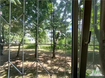 Apartament modern cu 4 camere plus boxa, cu SU de 75mp, parter/4, zona OZANA, la 10 , 15 minute pietonal de statia de metrou 1 Dec 1918. - foto 20