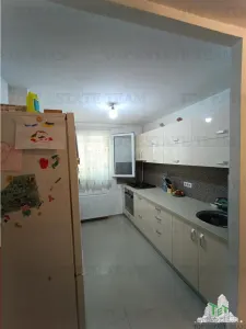 Apartament modern cu 4 camere plus boxa, cu SU de 75mp, parter/4, zona OZANA, la 10 , 15 minute pietonal de statia de metrou 1 Dec 1918. - foto 10