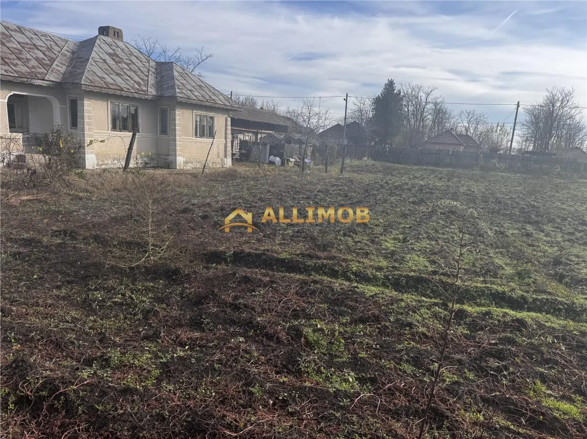 Casa batraneasca  si 1500 mp teren, doua deschideri â€“ Fulga, Prahova - foto 4