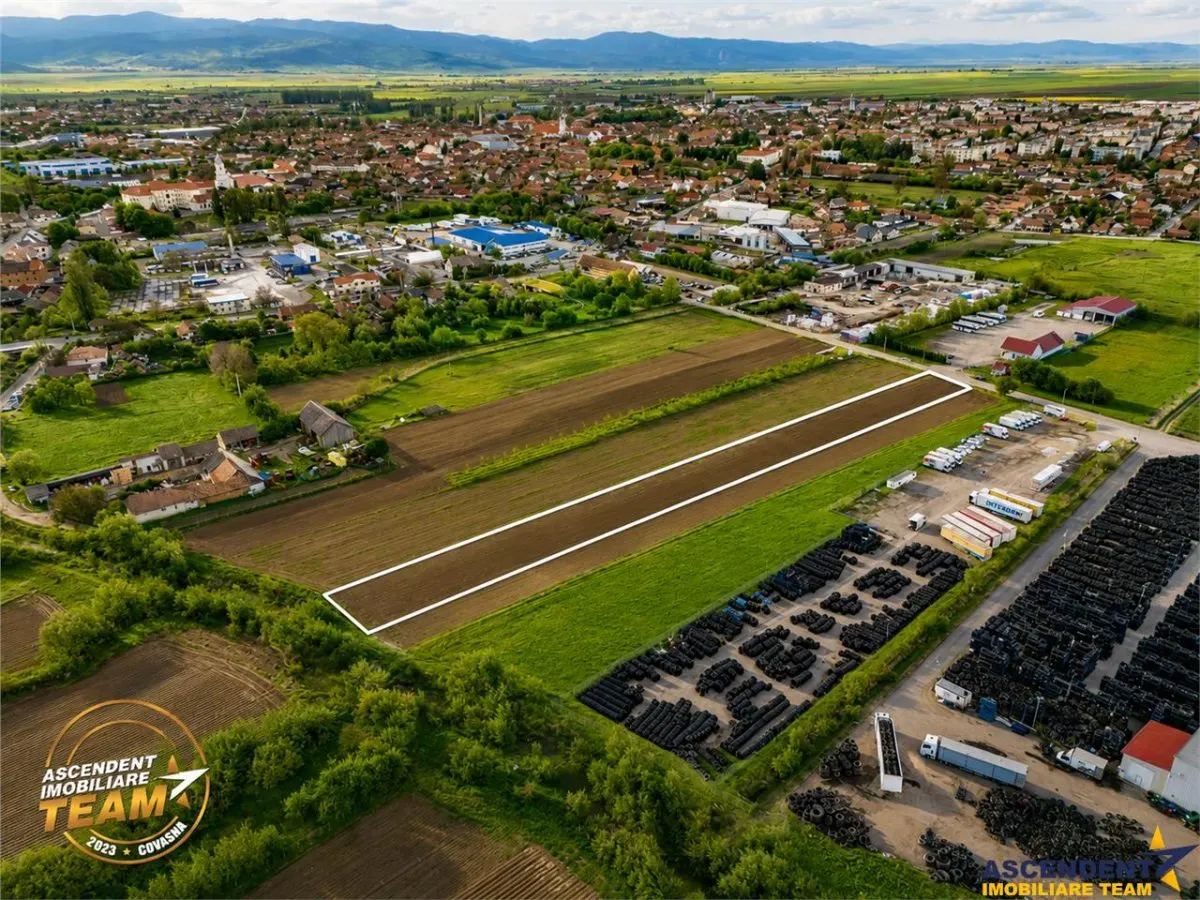 FILM! 5.000 mp teren, la marginea orasului Targu Secuiesc, aria industriala - foto 3