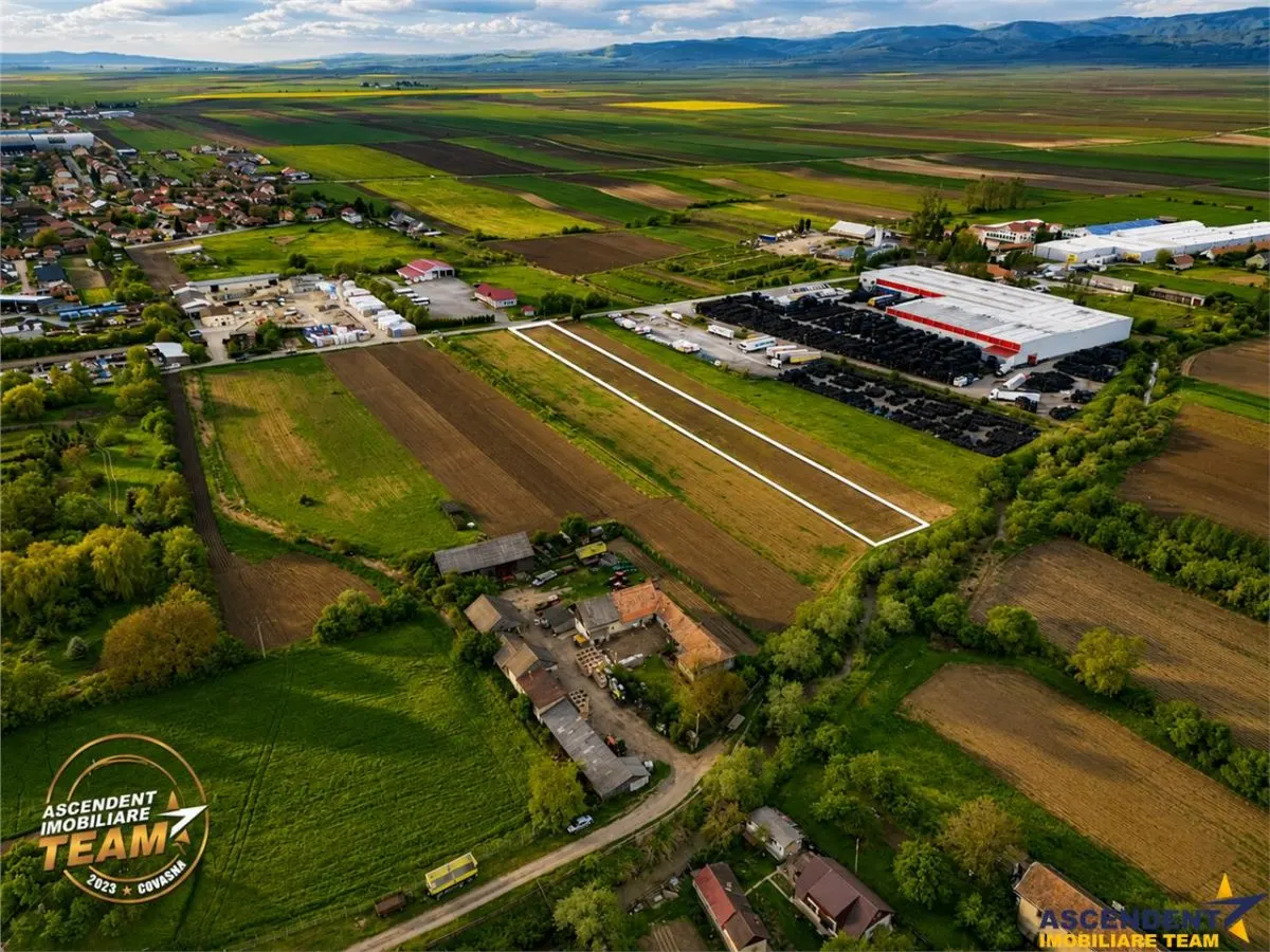 FILM! 5.000 mp teren, la marginea orasului Targu Secuiesc, aria industriala - foto 5