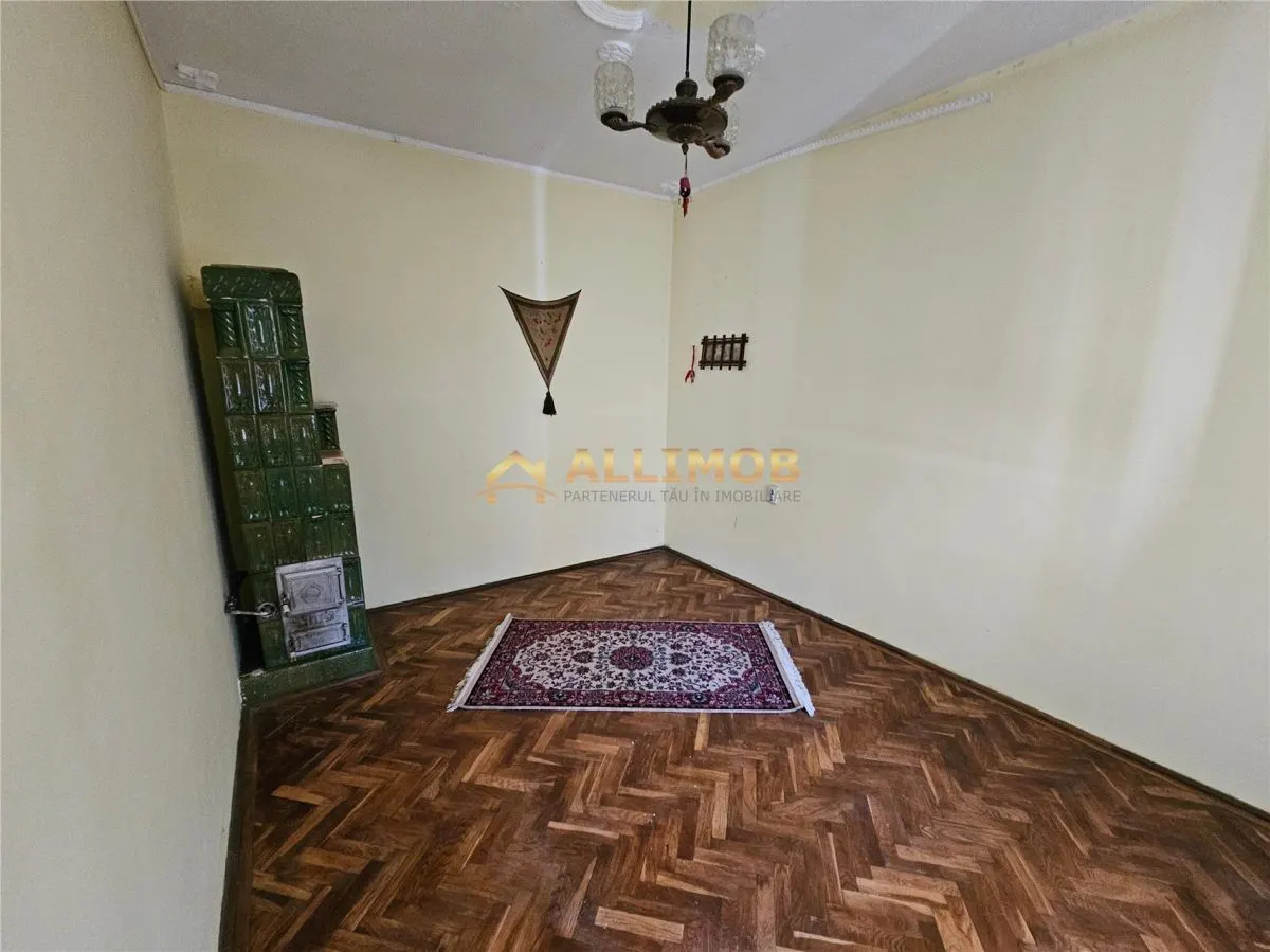 Casă de vânzare în zona Sala Sporturilor â€“ ideală pentru locuit sau investiție - foto 13