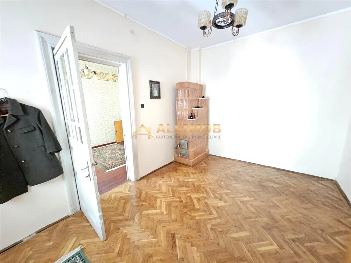 Casă de vânzare în zona Sala Sporturilor â€“ ideală pentru locuit sau investiție - foto 16