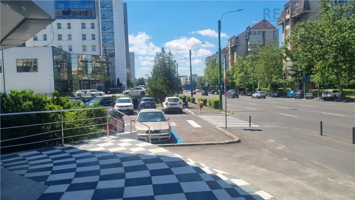 Spatiu comercial versatil in Centrul Civic - foto 22