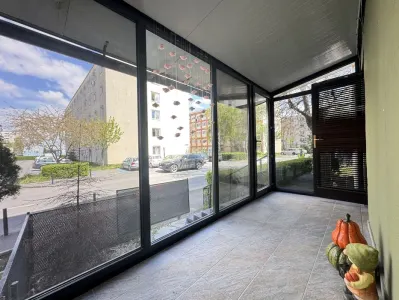 Vanzare spatiu comercial in cartierul Tractorul â€“ 2 studiouri independente - Brasov