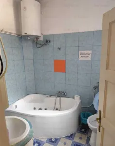 Vanzare apartament 3 camere in vila + 35% cota indiviza din partile comune | Tineretului - Sincai | - foto 8