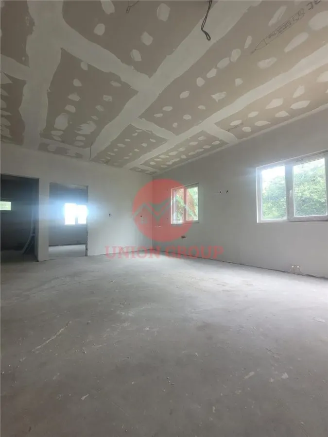 Casa de Vanzare Lumina Finisata la Cheie, Aproape de Centru - foto 4