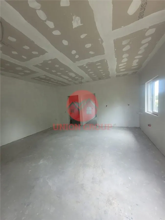 Casa de Vanzare Lumina Finisata la Cheie, Aproape de Centru - foto 6