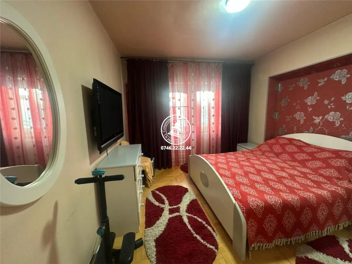 Apartament 4 camere  de vanzare  Pacurari, - foto 2