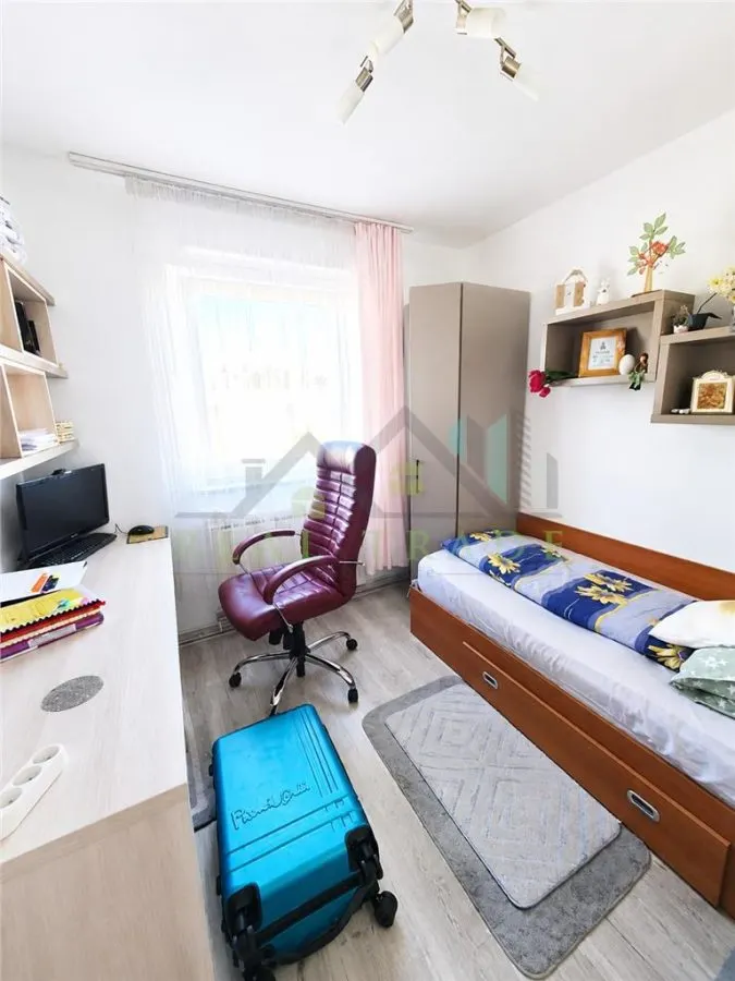 Apartament 3 camere  zona Astra- Carpatilor - foto 2