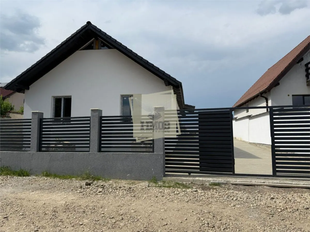 Casa individuala 4 camere 2 bai teren 500 mp la 8 km de Sibiu - foto 1