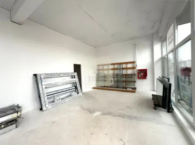 Spatiu comercial 140 mpu 4 parcari pretabil afacere Sibiu - foto 2