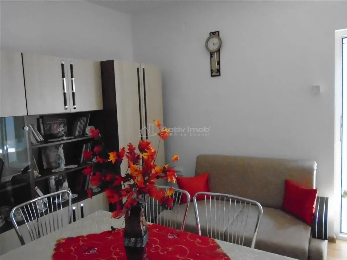 Resita Casa 7 Incaperi Parter si Etaj, Zero investitii - foto 1