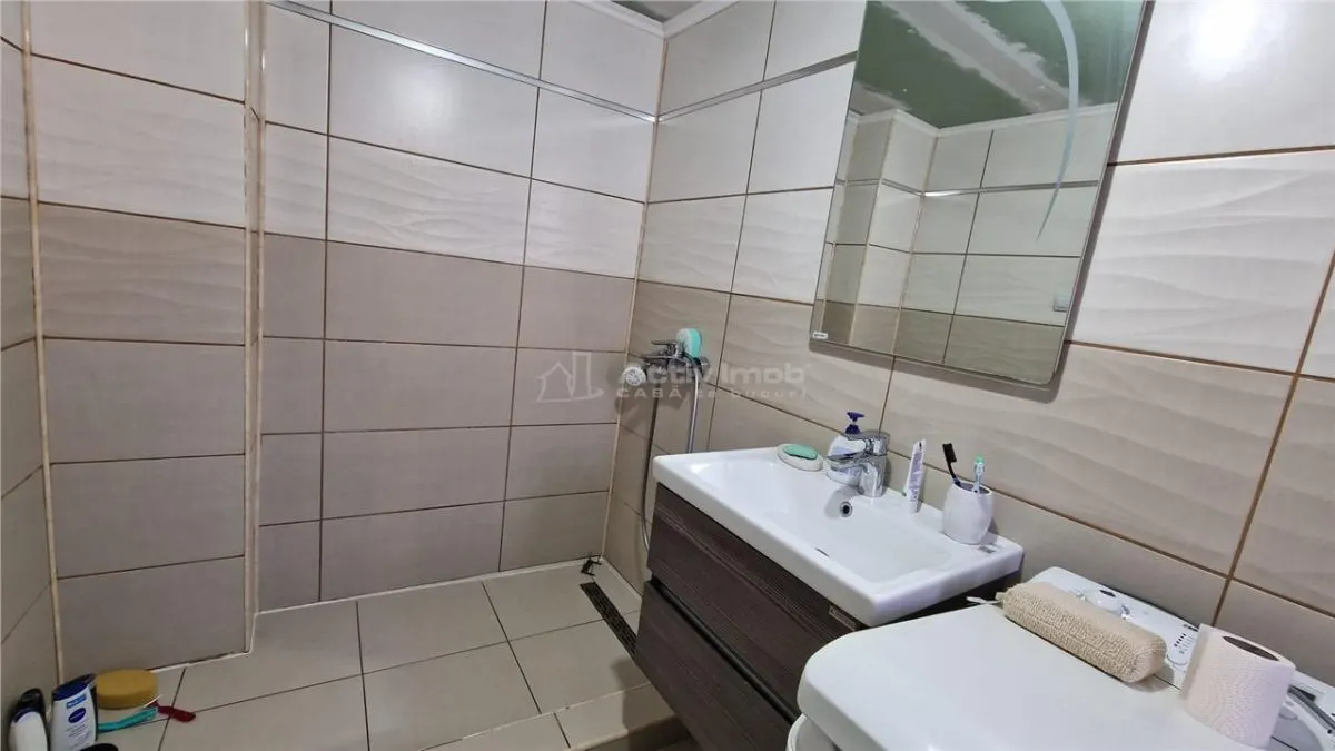 Resita Casa 7 Incaperi Parter si Etaj, Zero investitii - foto 4