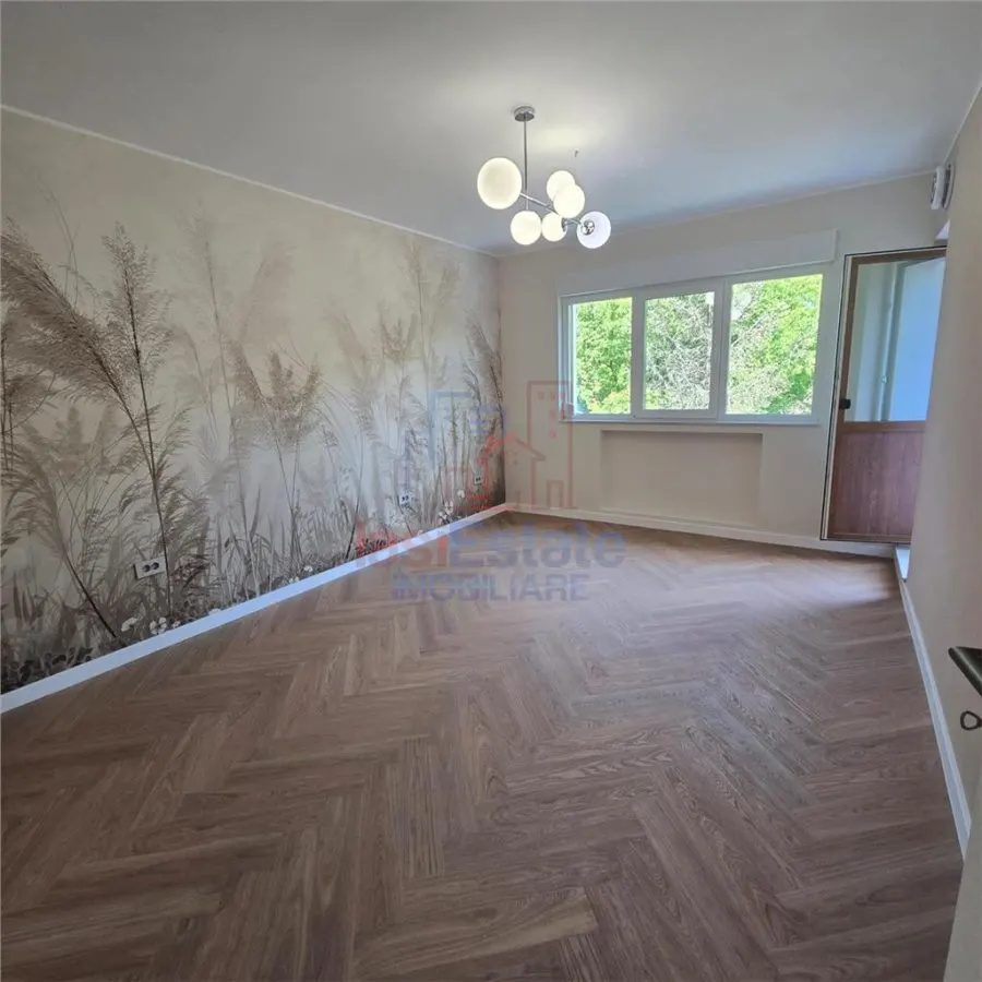 Oferta Rara - Copou - Parc - Apartament 4 camere cu garaj si boxa - foto 9