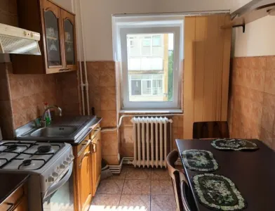Apartament 3 Camere Decomandat Pacurari - 550 euro - foto 3