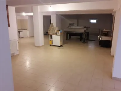 Spatiu Comercial - 450 mp - Piata Cibin - Clinica Medicala - IT - Servicii - foto 10