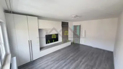 Apartament 2 camere decomandat etaj intermediar Tractorul - foto 1