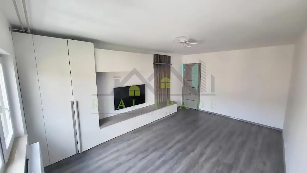 Apartament 2 camere decomandat etaj intermediar Tractorul - foto 1