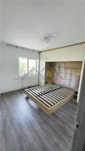 Apartament 2 camere decomandat etaj intermediar Tractorul - foto 2