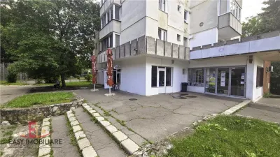 Spatiu comercial 45mp, vitrina, Dambu Pietros, grup sanitar, 2 zone acces. - Targu Mures