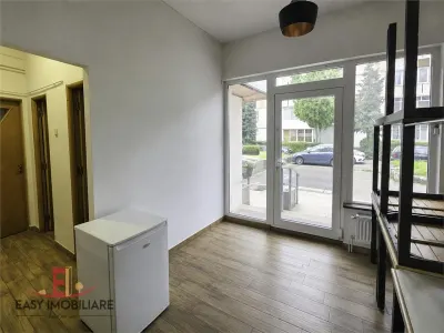 Spatiu comercial 45mp, vitrina, Dambu Pietros, grup sanitar, 2 zone acces. - foto 4
