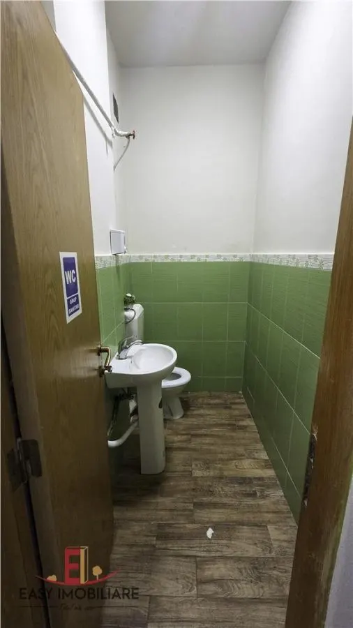 Spatiu comercial 45mp, vitrina, Dambu Pietros, grup sanitar, 2 zone acces. - foto 7