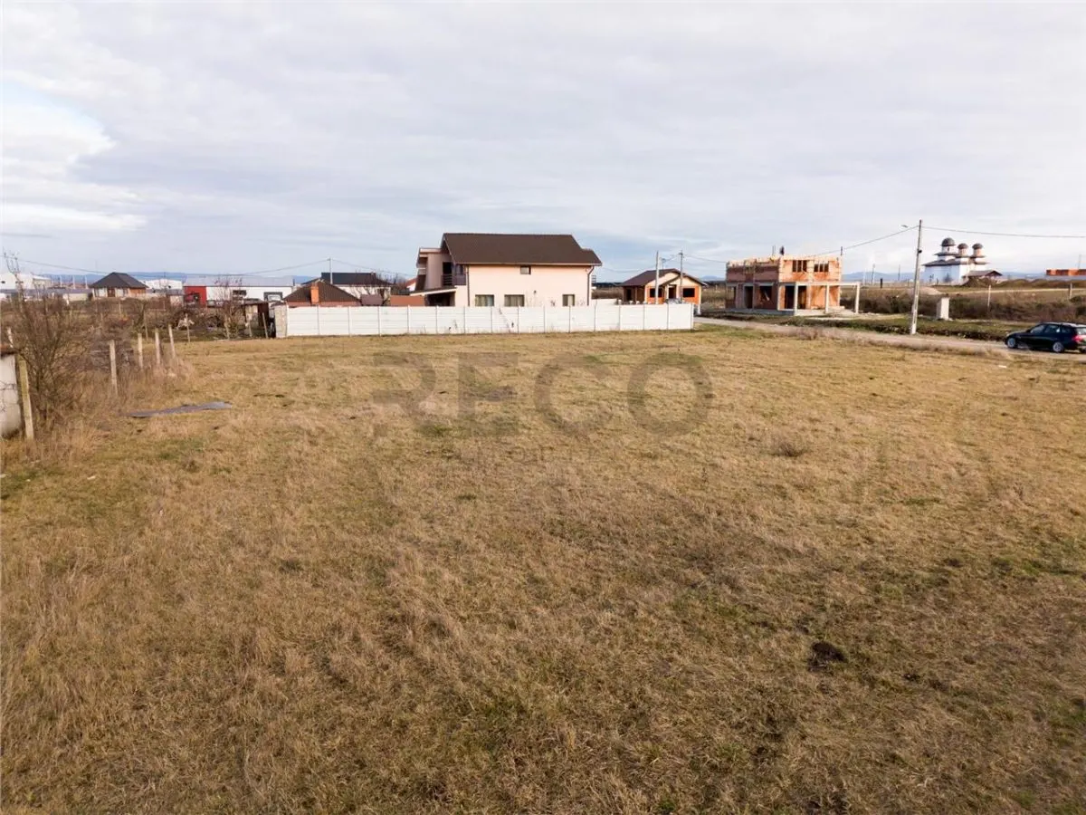 RECO Teren intravilan cu utilitati   Osorhei 700 mp - foto 4