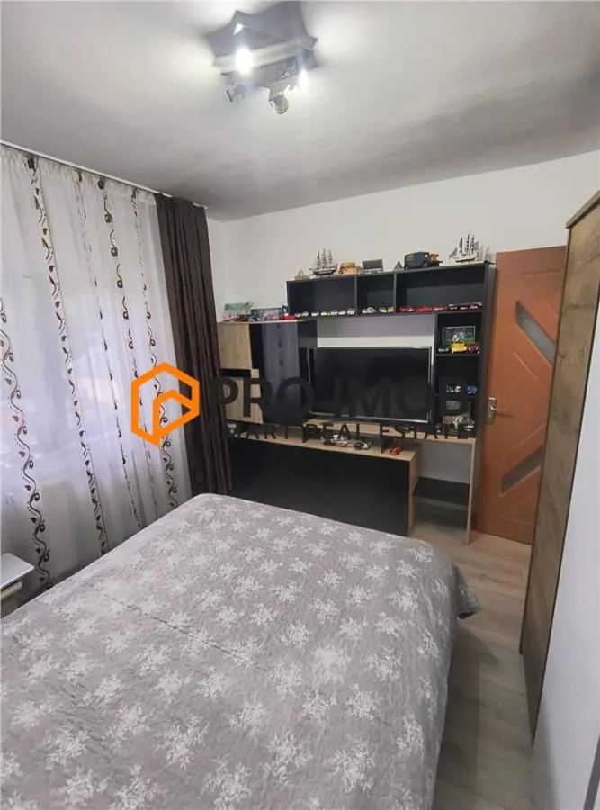 Apartament 4 camere decomandat zona Berca - foto 3