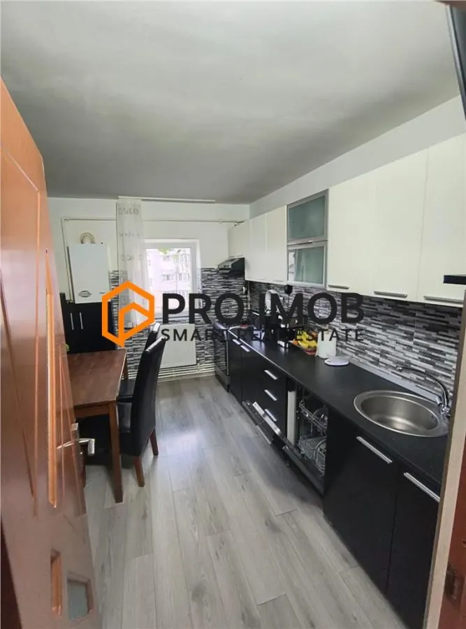 Apartament 4 camere decomandat zona Berca - foto 8