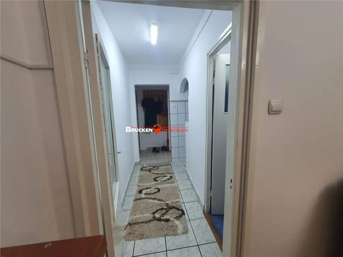 De inchiriat apartament cu 3 camere - foto 12