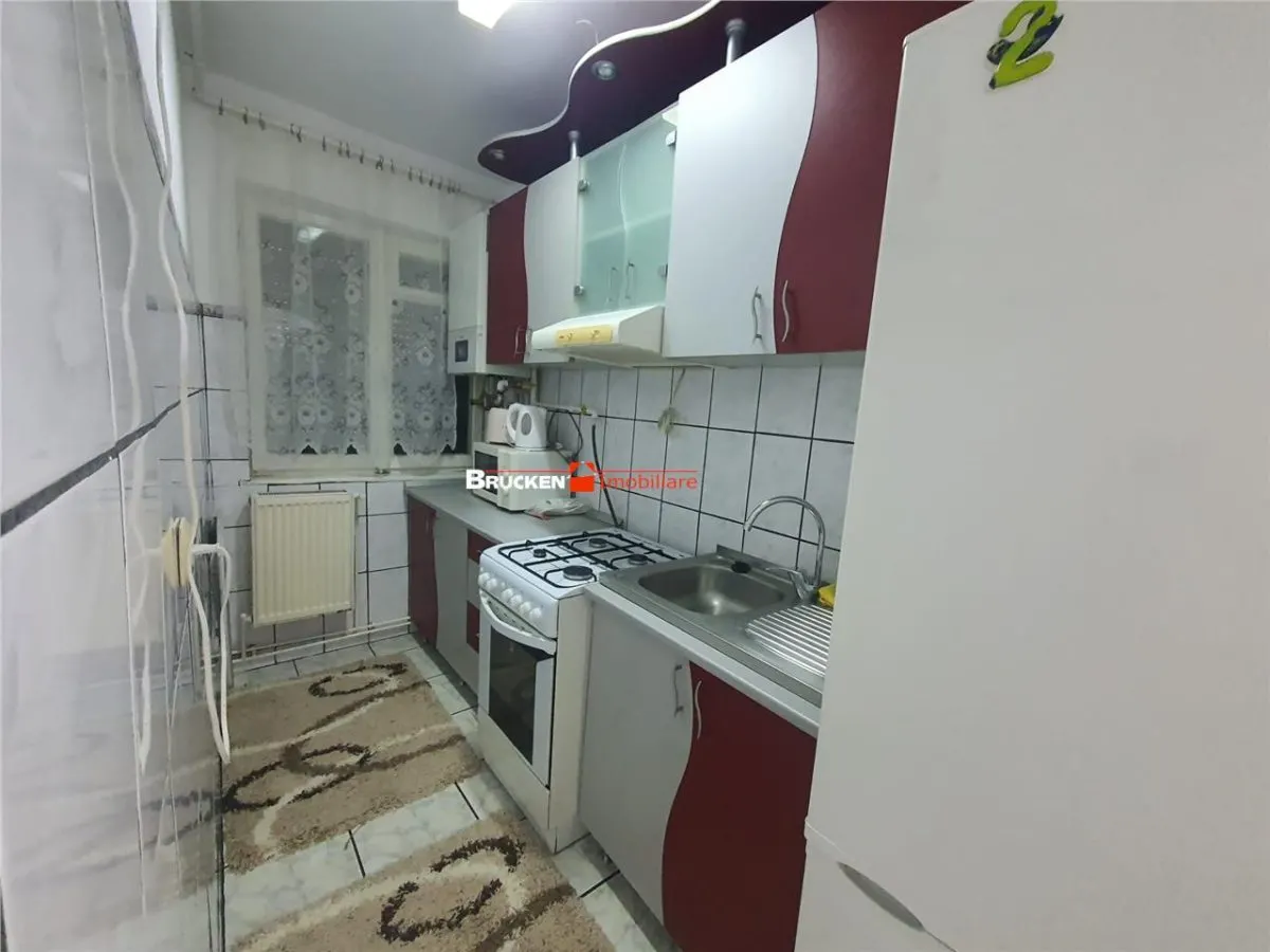 De inchiriat apartament cu 3 camere - foto 10