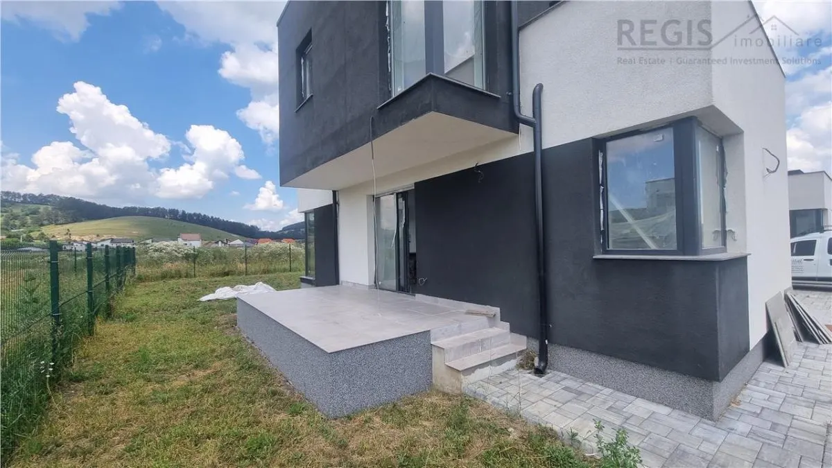 Vila moderna de 5 camere zona Sanpetru Brasov - foto 1