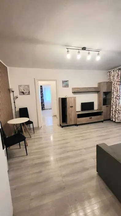 Apartament 2 camere piata Astra, Renovat - foto 1