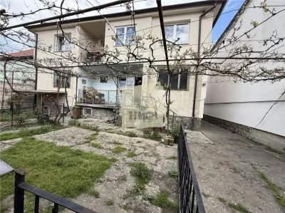 Apartament la casa 150 mpu cu 4 camere curte 150mp Piata Cibin - Sibiu