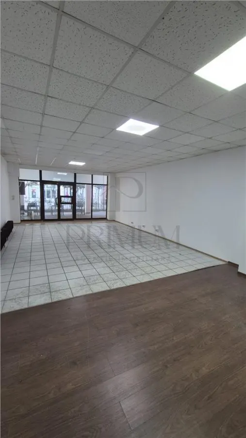 Spatiu comercial cu vitrine mari - Semicentral - foto 1
