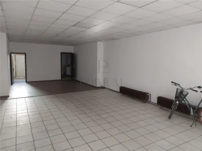 Spatiu comercial cu vitrine mari - Semicentral - foto 3