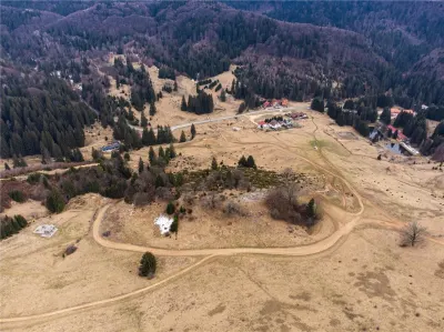 Teren Intravilan 6500 MP- Valea Poienii Aviatorilor ,Aproape de Poiana Brasov si Dino Park - foto 2