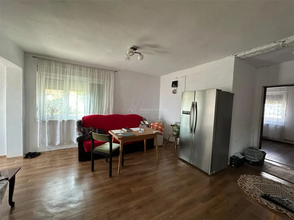 CASA SOLIDA CU TEREN SI CURTE,  BOCSA VASIOVA. COMISION ZERO - foto 1