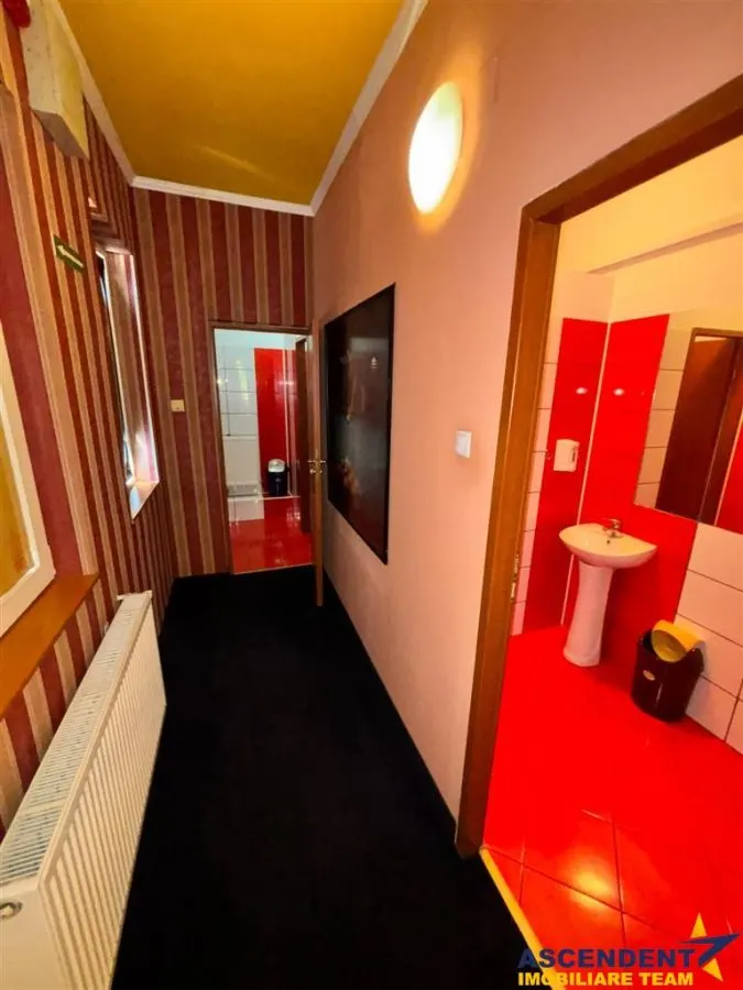 Cladire comerciala reprezentativa, 670 mp, vizibilitate, parcare proprie, vitrinaj stradal si potential multiplu, Targu Mures. - foto 20