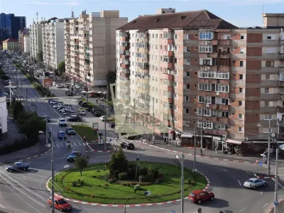 Apartament cu 4 camere 2 bai balcon si pivnita de vanzare pe Mihai Viteazu din Sibiu - foto 3