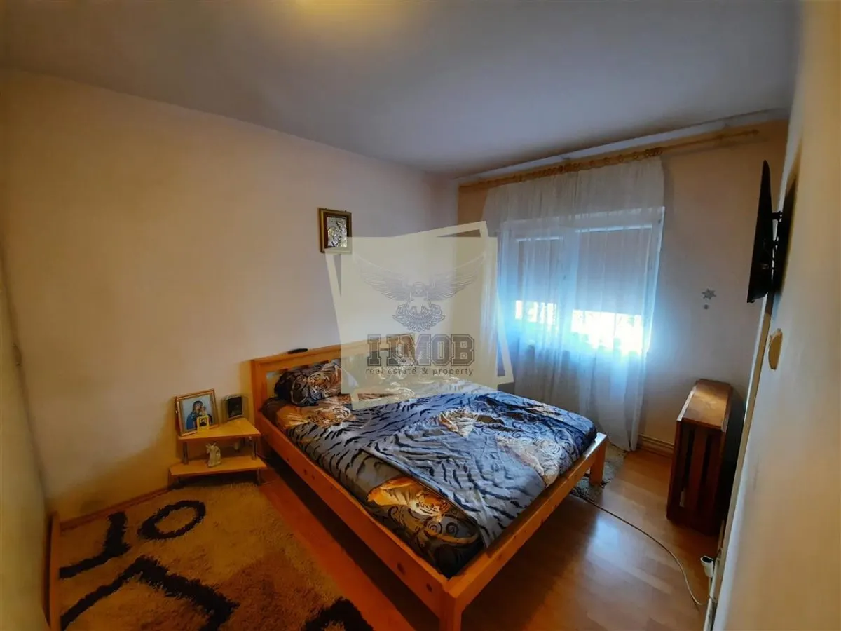 Apartament cu 4 camere 2 bai balcon si pivnita de vanzare pe Mihai Viteazu din Sibiu - foto 4