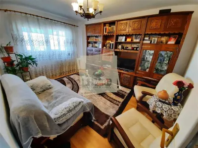 Apartament cu 4 camere 2 bai balcon si pivnita de vanzare pe Mihai Viteazu din Sibiu - foto 7