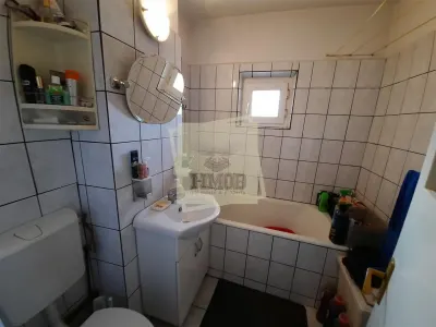 Apartament cu 4 camere 2 bai balcon si pivnita de vanzare pe Mihai Viteazu din Sibiu - foto 10